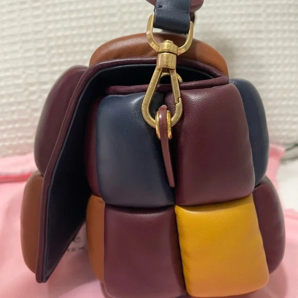 Kate Spade's Boxxy 3D Leather Crossbody - Picture 3 of 8